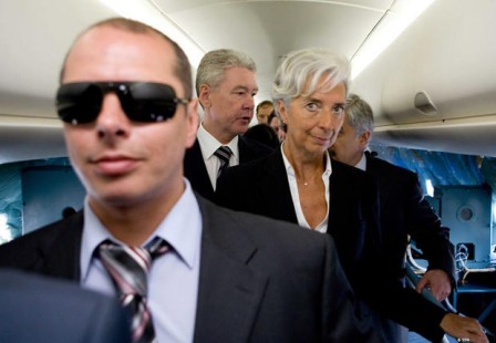 Un groupe d'hommes sérieux (première moitié du XXIème siècle) Christine Lagarde