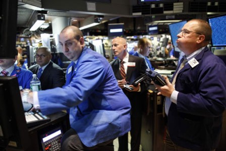 Des hommes sérieux faisant du High Frequency Trading (reconstitution) Des hommes sérieux faisant du High Frequency Trading (reconstitution)